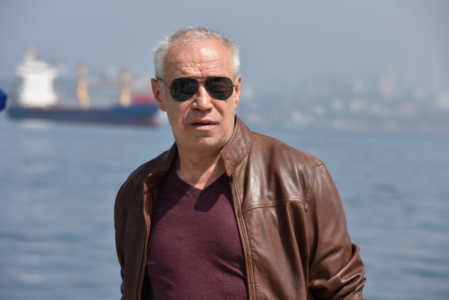 Обои картинки фото мужчины, сергей гармаш, cергей, гармаш, актер, мужчина, побережье, кожанная, куртка