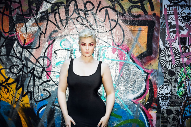 Обои картинки фото stefania ferrario, девушки, stefania, ferrario, plus, size, блондинка, блонда, причёска, модель, полная, девушка, красотка, поза, фигура, флирт, взгляд, макияж