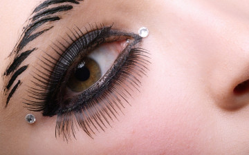 Картинка разное глаза лицо глаз макияж стразы