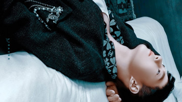 Картинка мужчины wang+yi+bo актер пиджак брошь