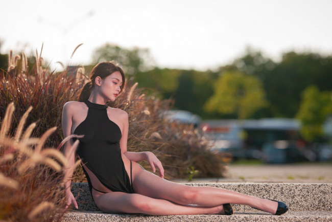 Обои картинки фото девушка - girl, девушки, - азиатки, девушка, женщина, шатенка, темноволосая, сексуальная, модель, звезда, позирует, разная, обувь, верхняя, стильная, одежда, нижнее, эротическое, бельё, трусы, лифчик, колготки, чулки, аксессуары, макияж, и, множество, элементов, на, фотографии