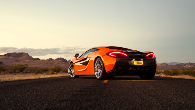 Обои картинки фото mclaren 570s, автомобили, mclaren, оранжевый, дорога, горы