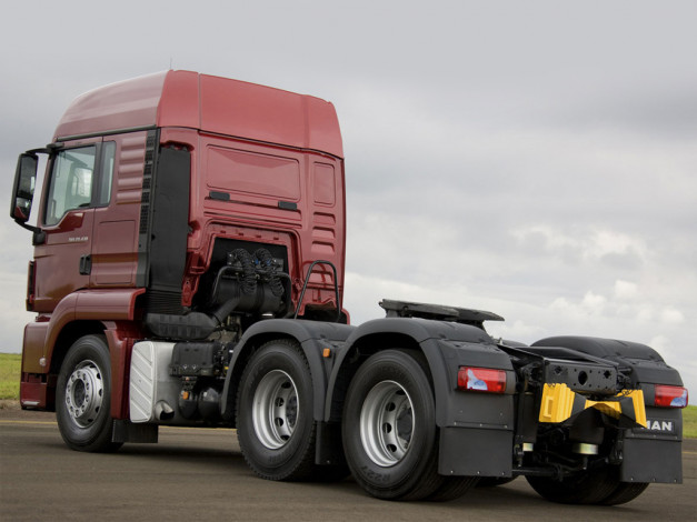 Обои картинки фото автомобили, man