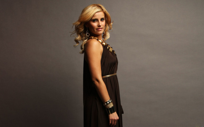 Обои картинки фото музыка, nelly, furtado, украшения