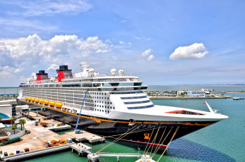 Картинка корабли лайнеры причал круиз