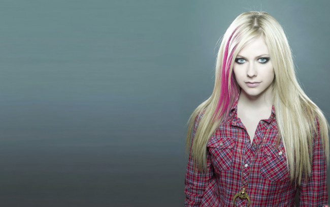 Обои картинки фото музыка, avril, lavigne, рубашка