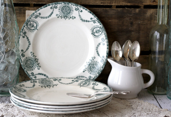 Обои картинки фото разное, посуда, столовые, приборы, кухонная, утварь, ложки, тарелки