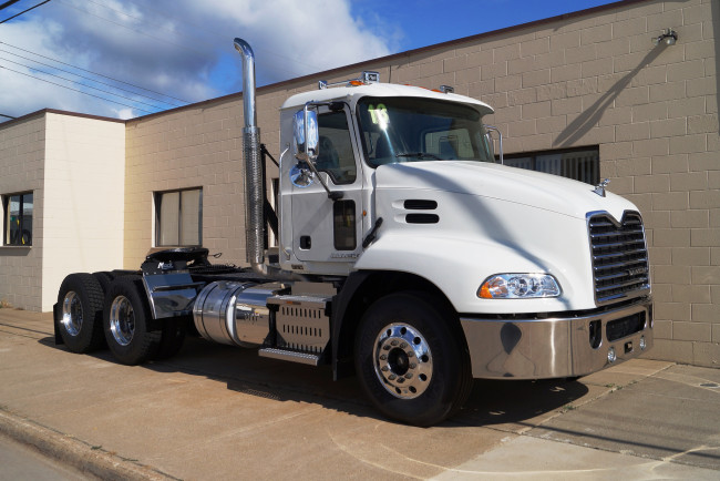 Обои картинки фото mack truck model cxu613, автомобили, mack, trucks, inc, тяжелые, грузовики, сша