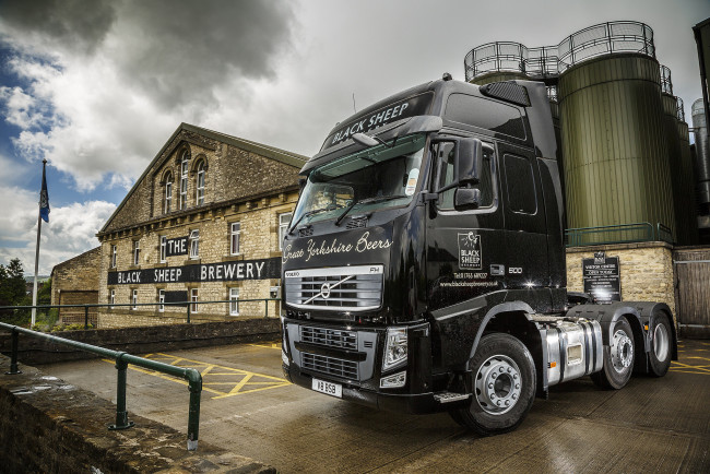 Обои картинки фото volvo fh500, автомобили, volvo trucks , выставка, улица, швеция, легковые, aktiebolaget, volvo, грузовые