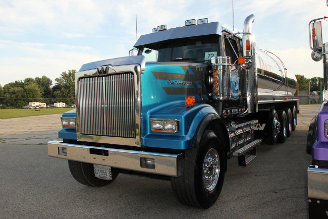 Обои картинки фото western star milk truck, автомобили, western star, western, сша, trucks, грузовики, тяжелые, star, запчасти