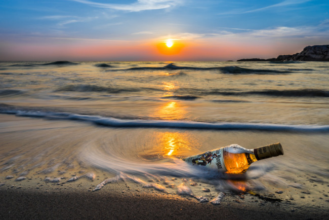 Обои картинки фото бренды, бренды напитков , разное, пляж, бутылка