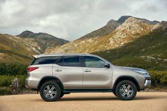 Картинка автомобили toyota fortuner za-spec an160 2016г