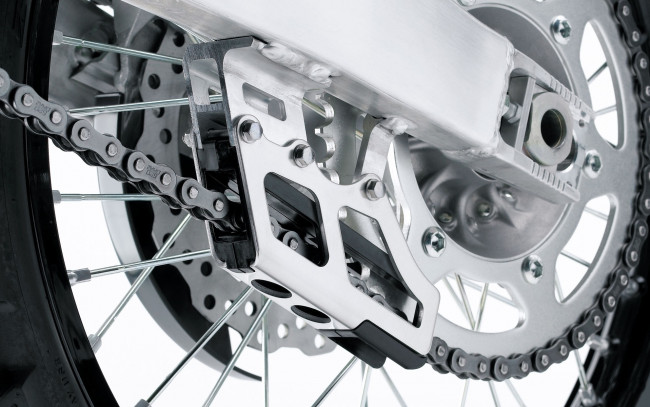 Обои картинки фото мотоциклы, другое, фрагмент, колесо, маятник, цепь, хром