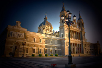 Картинка города -+католические+соборы +костелы +аббатства храм