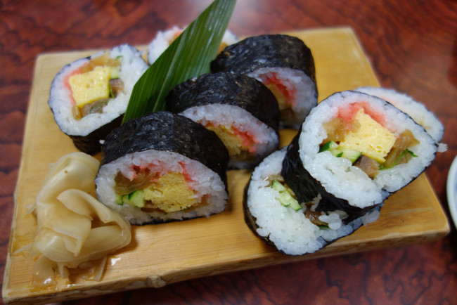 Обои картинки фото еда, рыба,  морепродукты,  суши,  роллы, деликатесы