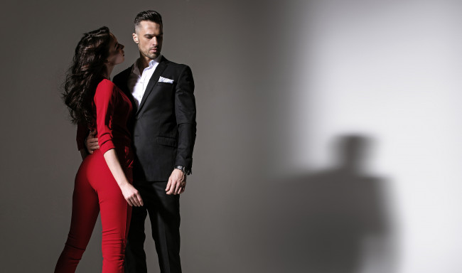 Обои картинки фото разное, мужчина женщина, брюнетка, освещение, фигура, макияж, тень, пара, прическа