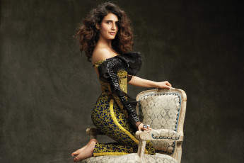 Картинка девушки fatima+sana+shaikh поза fatima sana shaikh