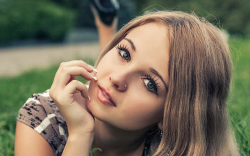 обоя jeff milton, девушки, jeff, milton, портрет, лицо, макияж, девушка, модель, светловолосая, красотка, красавица, сексуальная, флирт, взгляд, поза