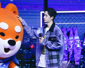 обоя мужчины, wang yi bo, ван, ибо, микрофон, куртка, кукла