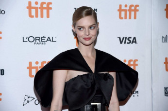 Картинка девушки samara+weaving актриса платье