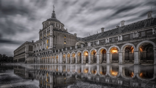 Обои картинки фото города, мадрид , испания, черно-белое, фото, мадридский, двор, архитектура