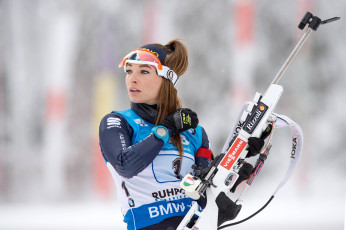 Картинка биатлон спорт девушка винтовка