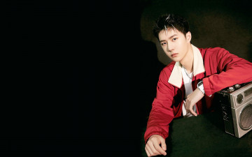 Картинка мужчины wang+yi+bo куртка часы магнитофон