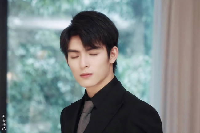 Обои картинки фото ван хао сюань, кино фильмы, how to survive a difficulty in the brainless manga, как, пережить, трудности, в, безмозглой, манге, how, to, survive, a, difficultyin, the, brainless, manga, ван, хао, сюань