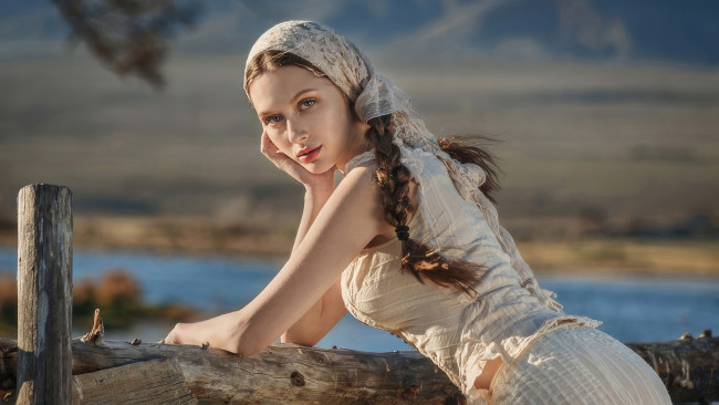 Обои картинки фото девушки, - брюнетки,  шатенки, деревенская, девушка, винтаж, наряд, кoсынка