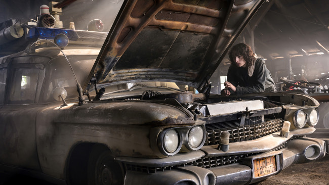 Обои картинки фото ghostbusters,  afterlife  ,  2021 , кино фильмы,  afterlife, oхотники, за, привидениями, наследники, фантастика, комедия, боевик, фэнтези, финн, вулфхард, finn, wolfhard, trevor, ecto, first