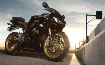 Картинка daytona мотоциклы triumph