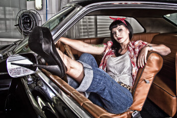 обоя автомобили, авто, девушками, туфли, тату