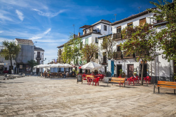 Картинка granada +spain города -+улицы +площади +набережные spain гранада испания площадь уличное кафе здания скамейки