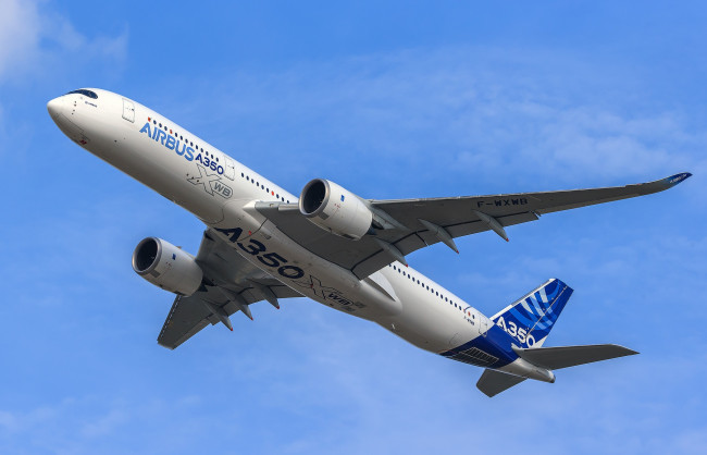 Обои картинки фото airbus a350-900 xwb, авиация, пассажирские самолёты, авиалайнер