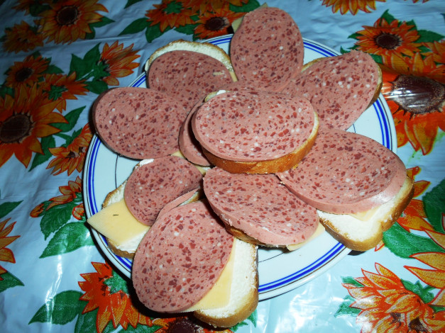 Обои картинки фото еда, бутерброды,  гамбургеры,  канапе, колбаса