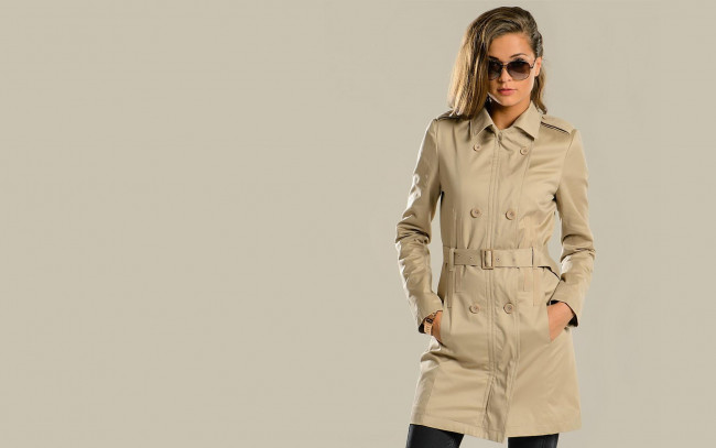 Обои картинки фото девушки, -unsort , блондинки,  светловолосые, блондинка, очки, плащ