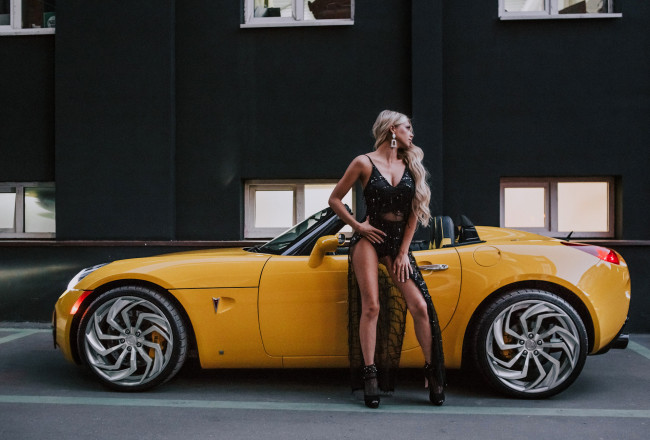 Обои картинки фото автомобили, -авто с девушками, pontiac, маша