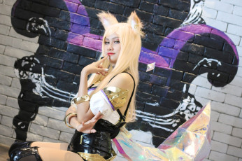 Картинка девушки -+креатив +косплей костюм стена