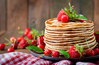 Картинка еда блины +оладьи ягоды вишня клубника
