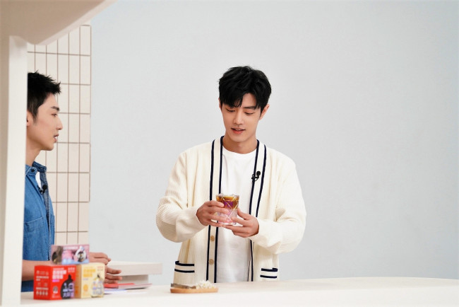 Обои картинки фото разное, знаменитости, сяо, чжань, стакан