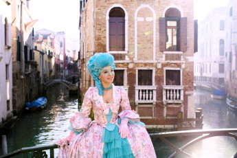 Картинка девушки анна+шаховская образ косплей наряд костюм платье венеция дома мост каналы лодка