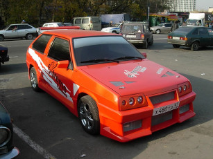 Картинка автомобили выставки уличные фото