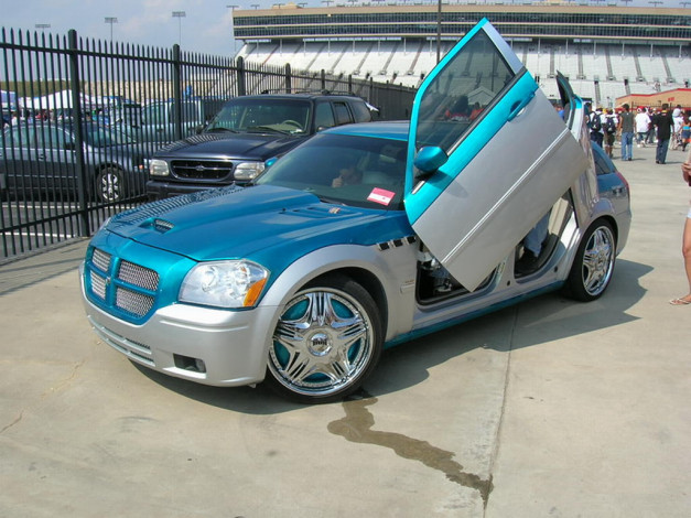 Обои картинки фото dodge, magnum, rt, автомобили, выставки, уличные, фото