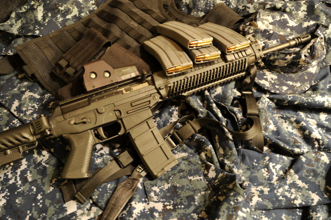 Обои картинки фото оружие, автоматы, пули, камуфляж, автомат