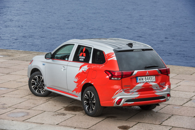 Обои картинки фото автомобили, mitsubishi, 2016г, style, phev, rally, outlander