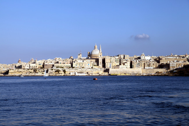 Обои картинки фото города, валетта , мальта, залив, набережная, башня
