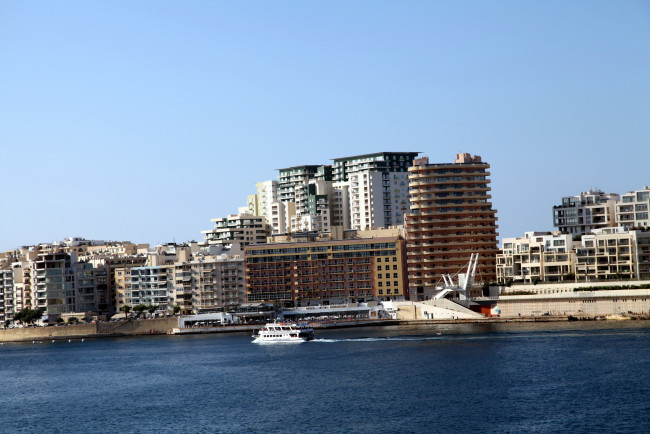 Обои картинки фото города, валетта , мальта, здания, многоэтажные