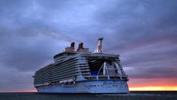 Картинка корабли лайнеры судно многопалубное