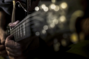 Картинка музыка -музыкальные+инструменты руки гитара