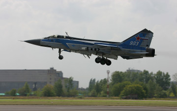 Картинка миг+25 авиация боевые+самолёты истребитель миг аэродром ударная